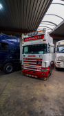 20250330-Tom-Holding-00106 20250330-Tom-Holding-00106